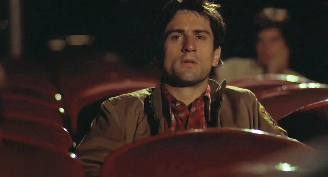 近百家低价求转让、有影院因补交物业费压垮，影院还是没有好消息