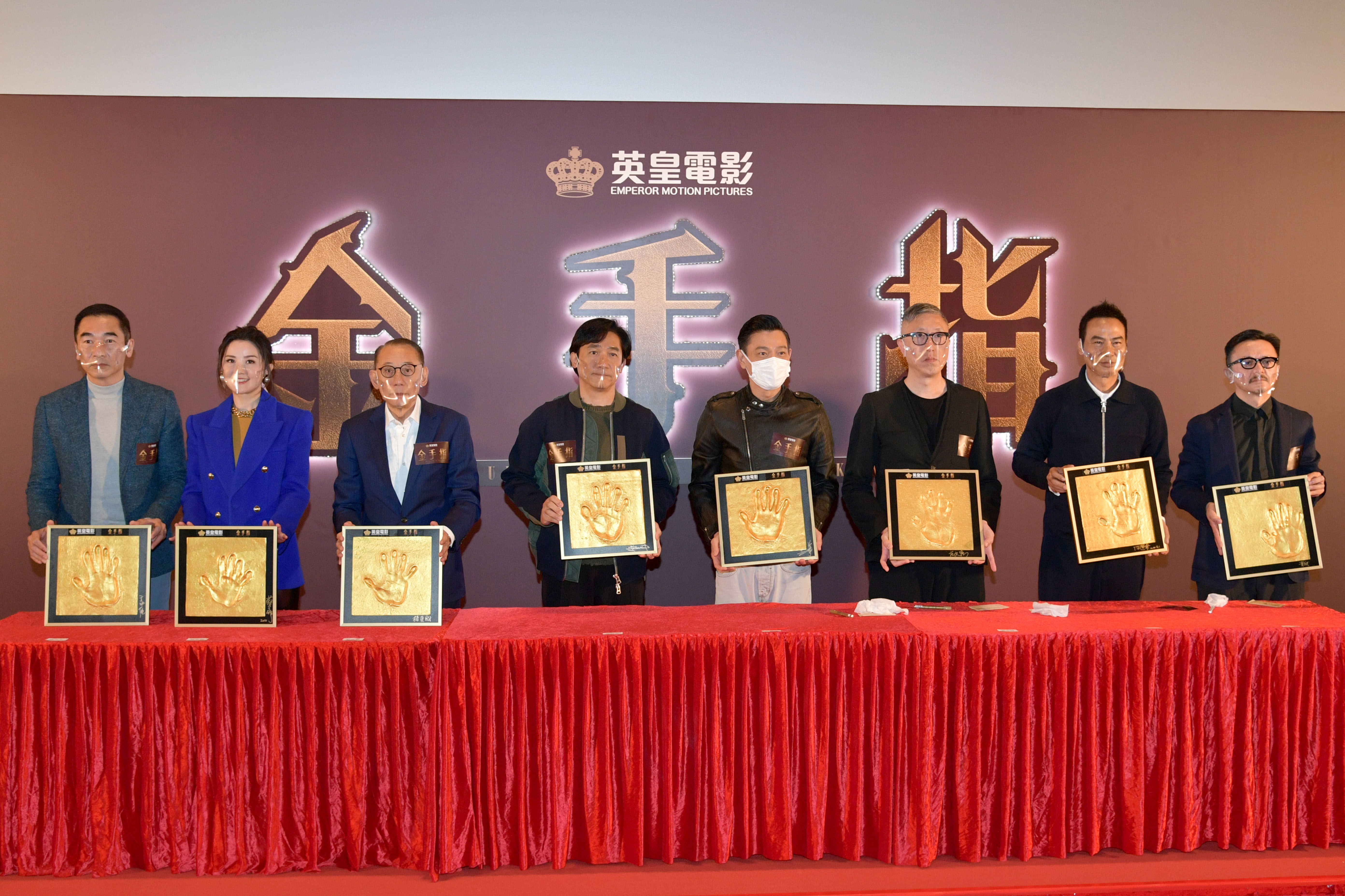 梦回黄金年代，《金手指》凭什么让梁朝伟和刘德华重聚银幕？