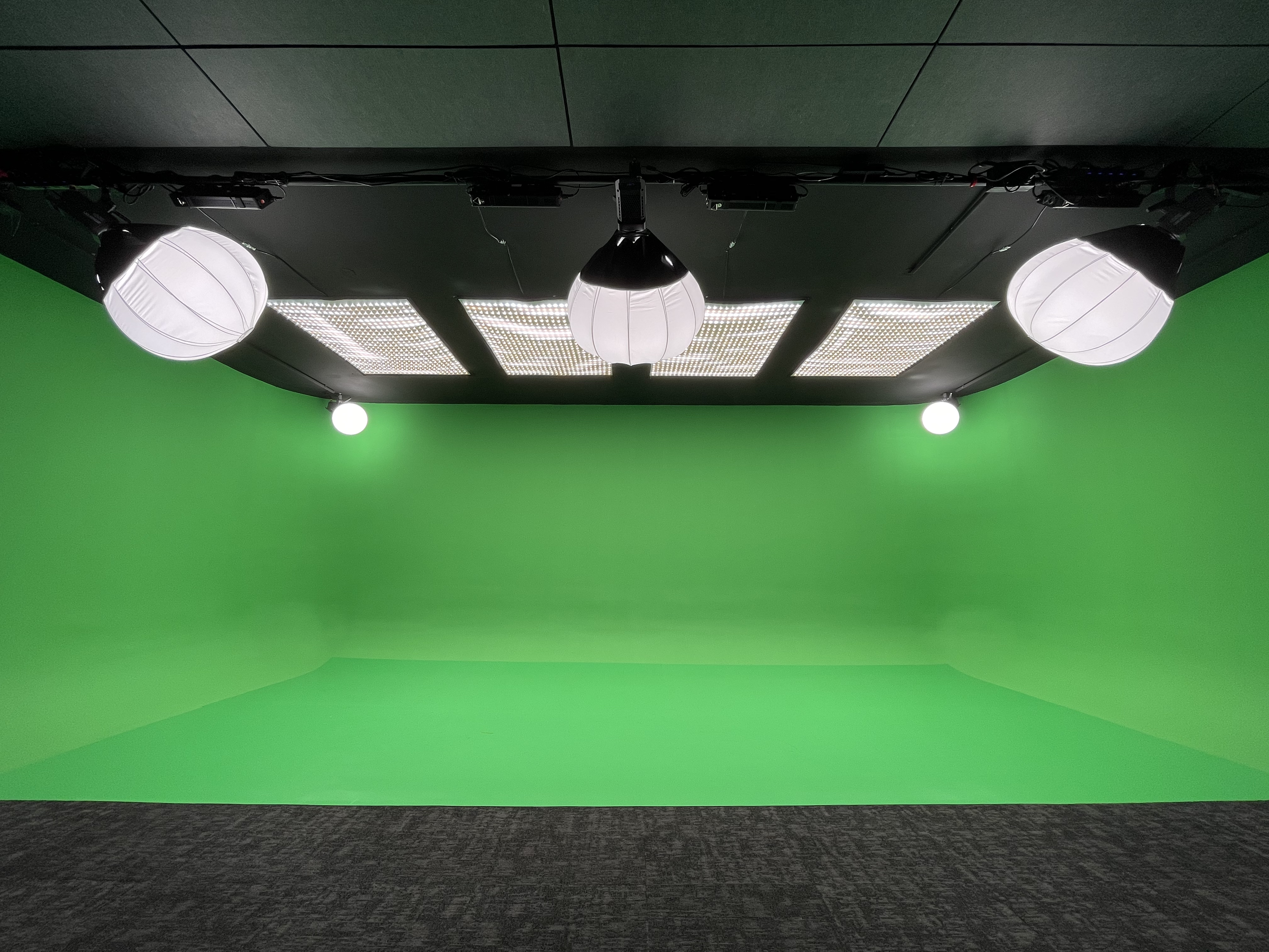 上海市中心的虚拟演播室、绿幕抠像、绿幕棚、摄影棚、直播网课录制场地