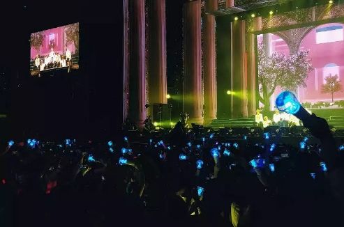 一根应援棒12天卖了150万，粉丝的钱为什么这么好挣？