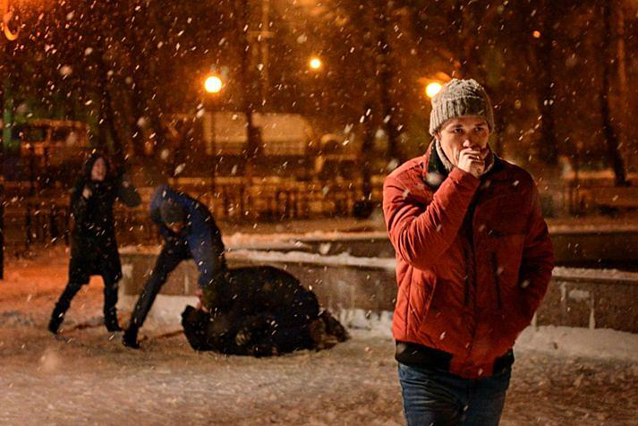 外国群演生态调查 | “我一天工资抵原来一月，然后呢？”