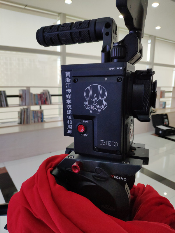 华策电影学院获赠red全球顶配8k全画幅摄影机