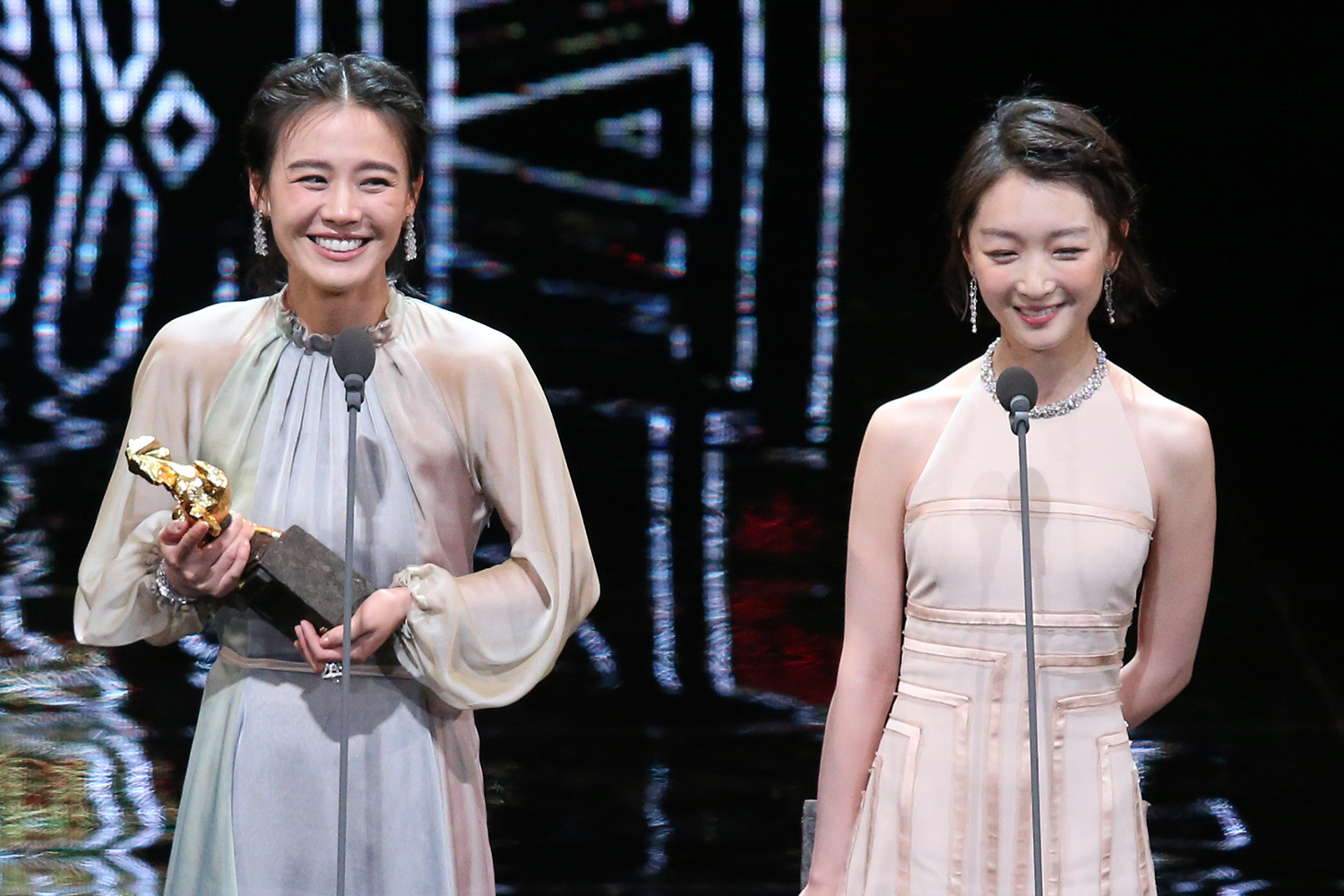 2016年第53届金马奖七月与安生诞生双影后范伟获影帝冯小刚获最佳导演