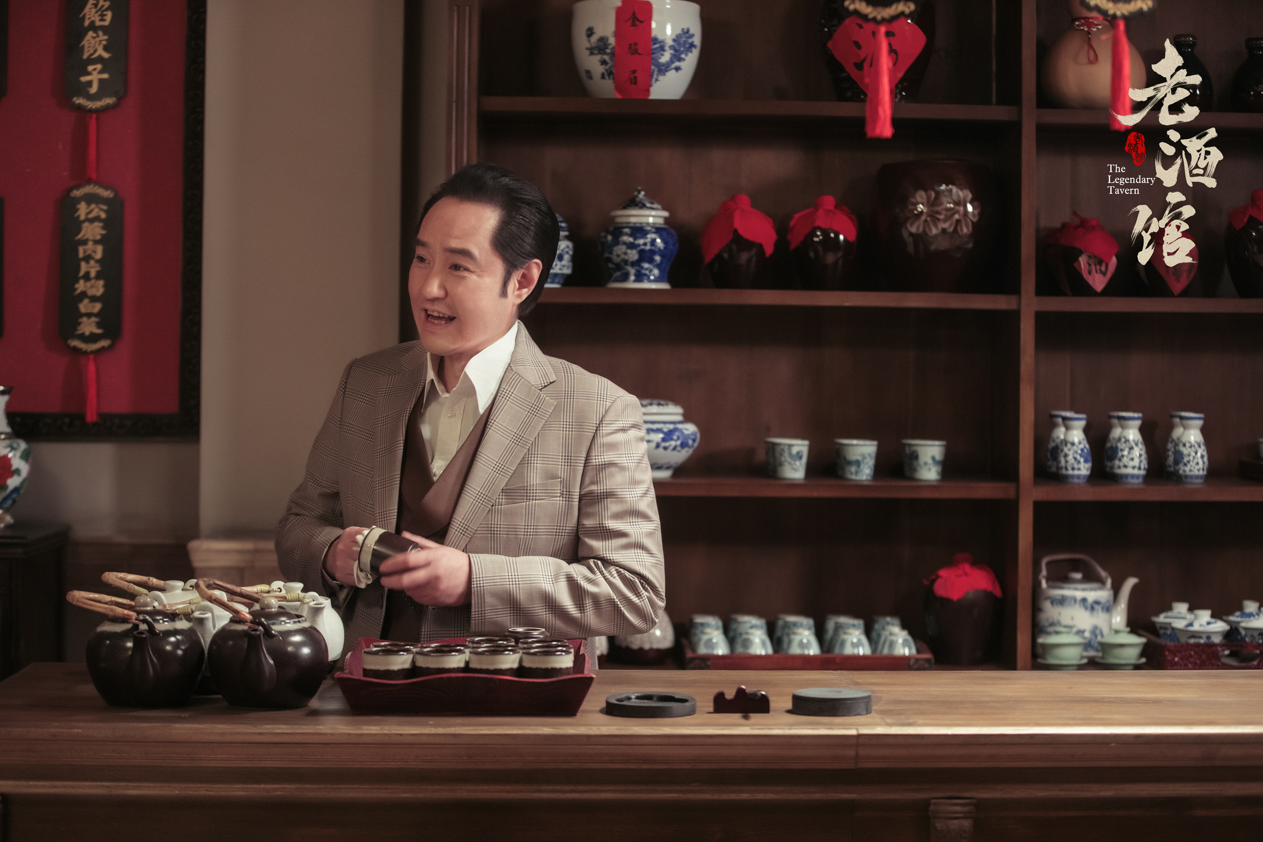 《老酒馆》中,由冯雷饰演的贺义堂一角可谓戏点多多,被不少网友戏称为