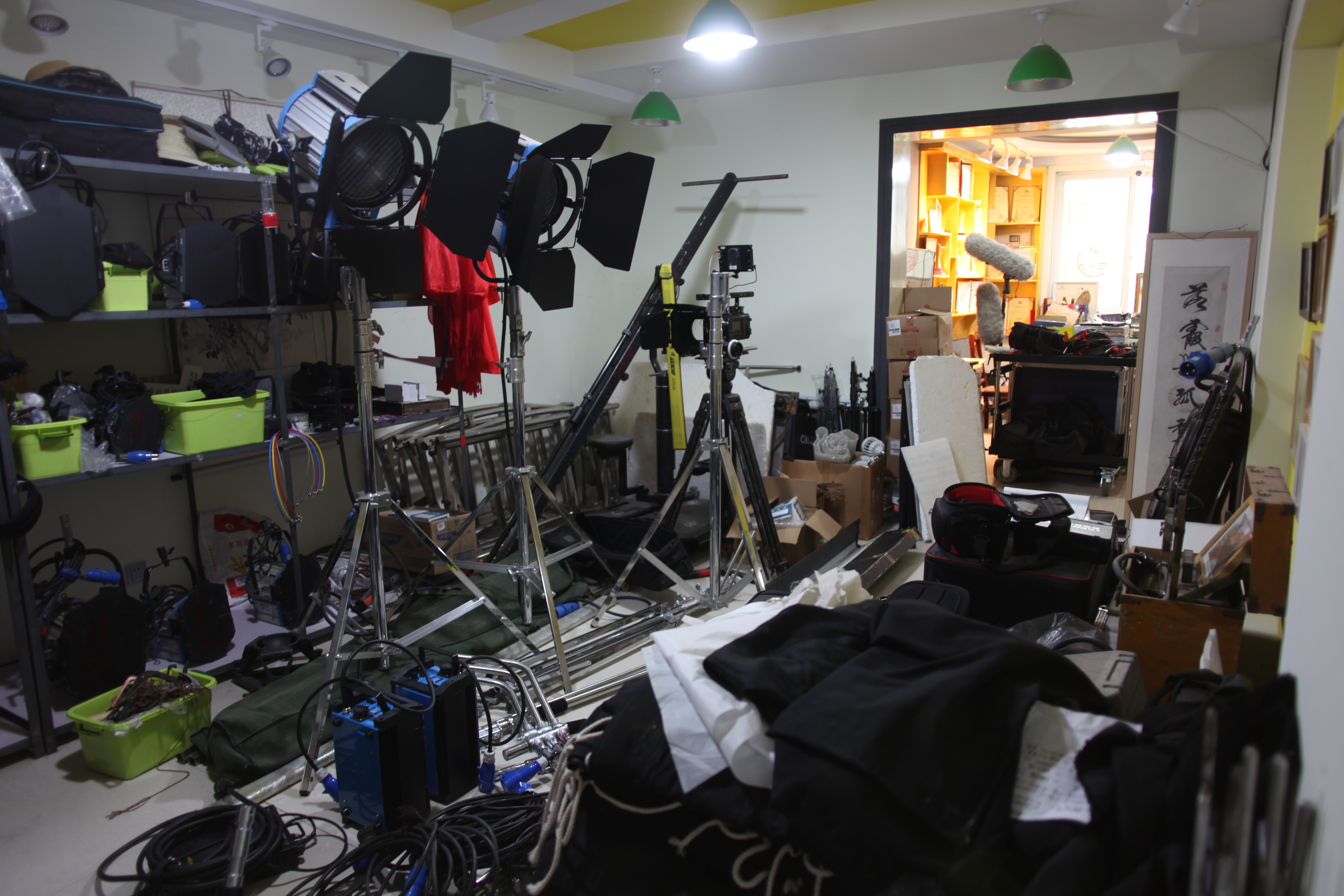 氵;髼粄7碜6s愤q辸氕鏞w