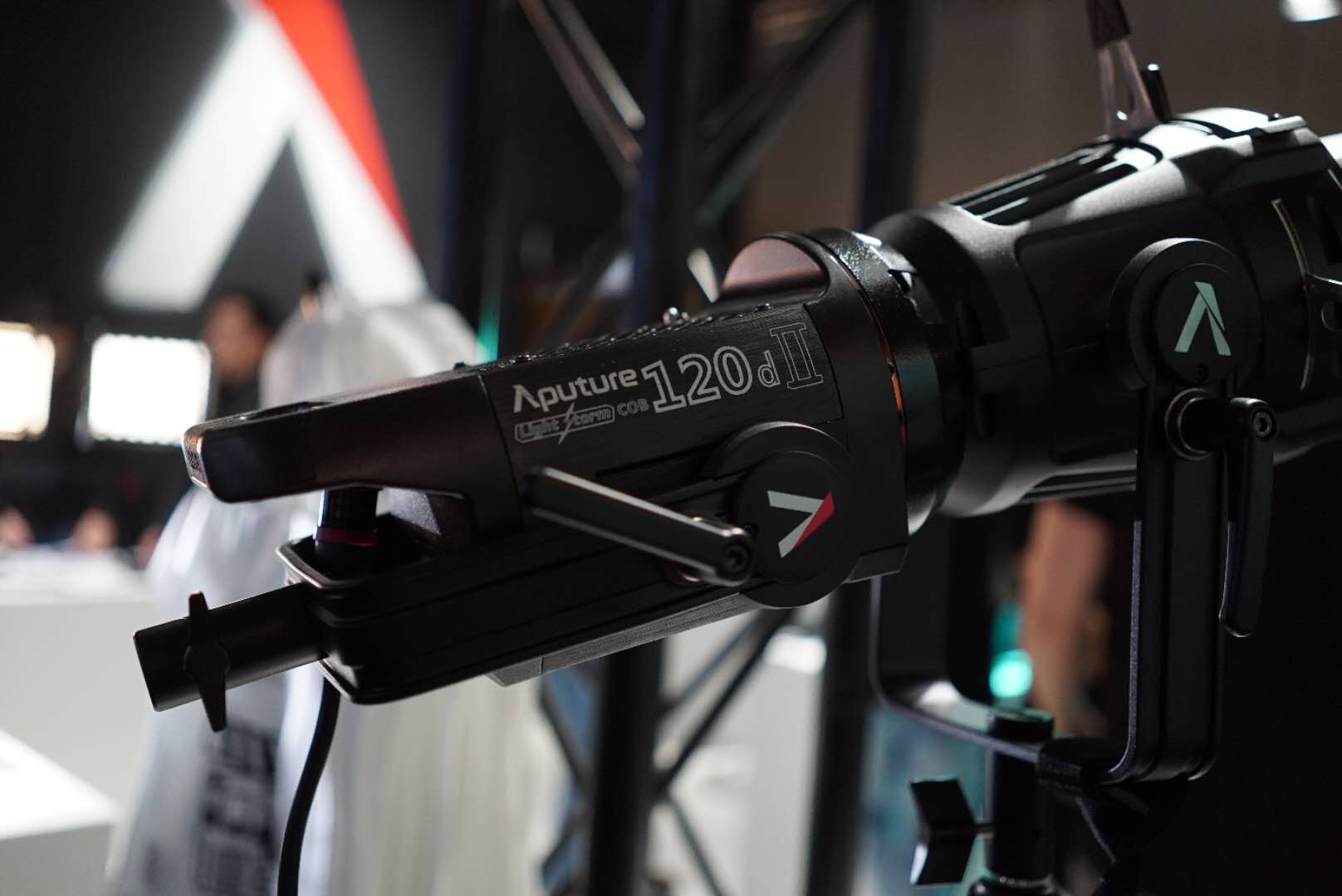 【ibc 2018】爱图仕展示rgb平板灯,120d Ⅱ三灯套装