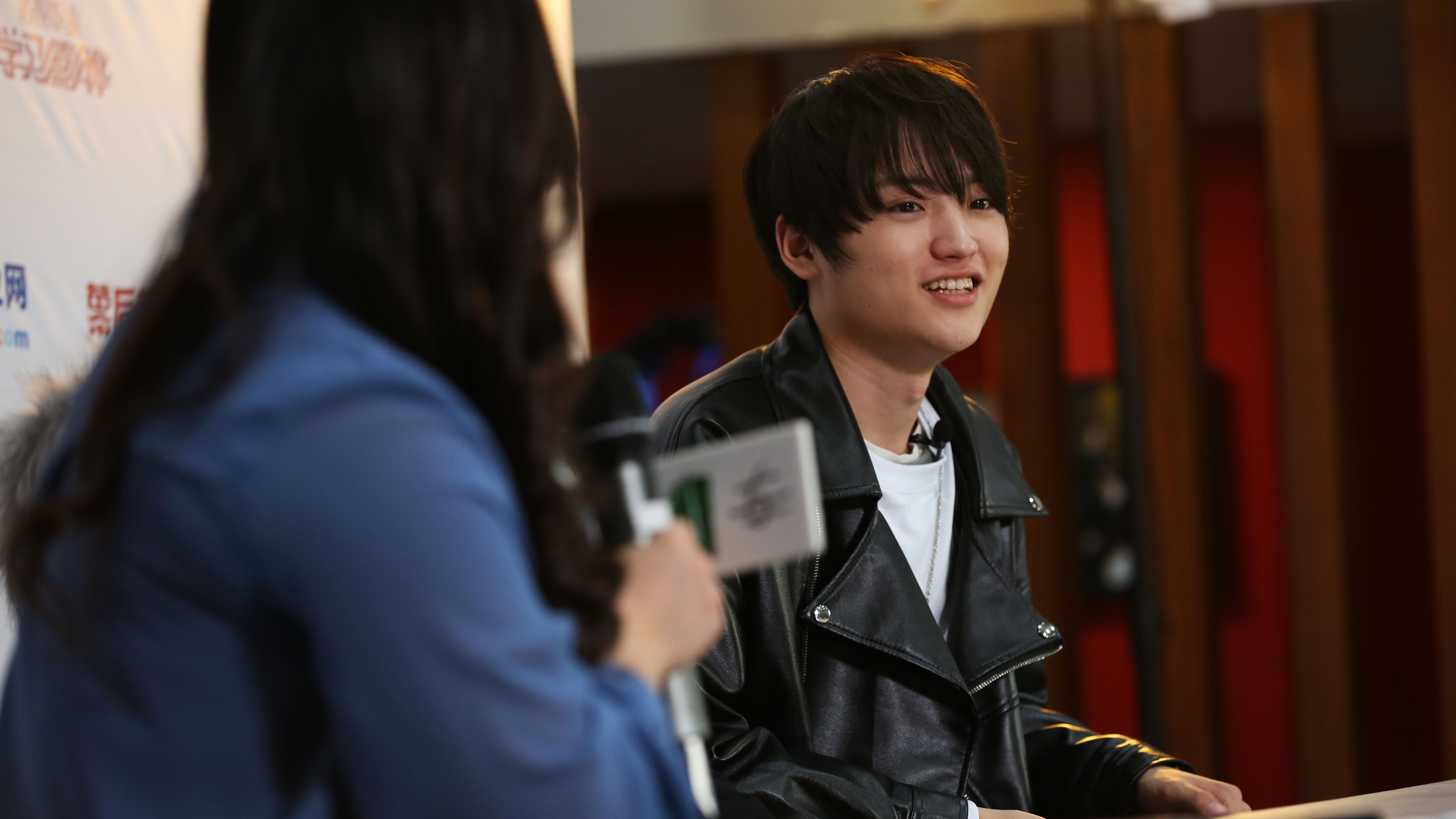 作为影视行业的新鲜血液,90后的谭俊豪和00后的王越坐客了影视工业网